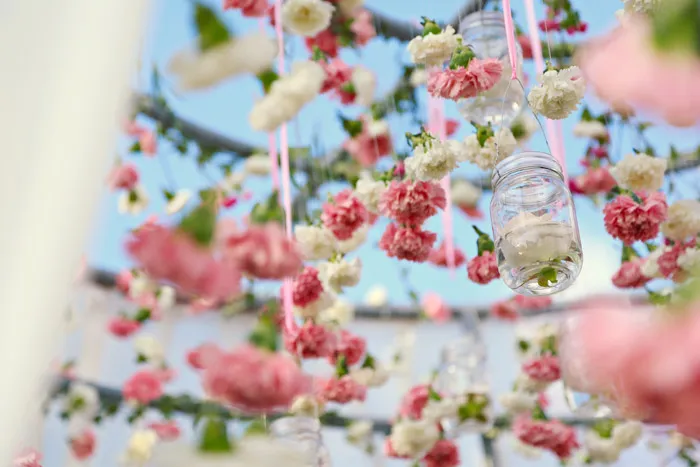 Photo by Hollywood Bridal. theweddingnotebook.com