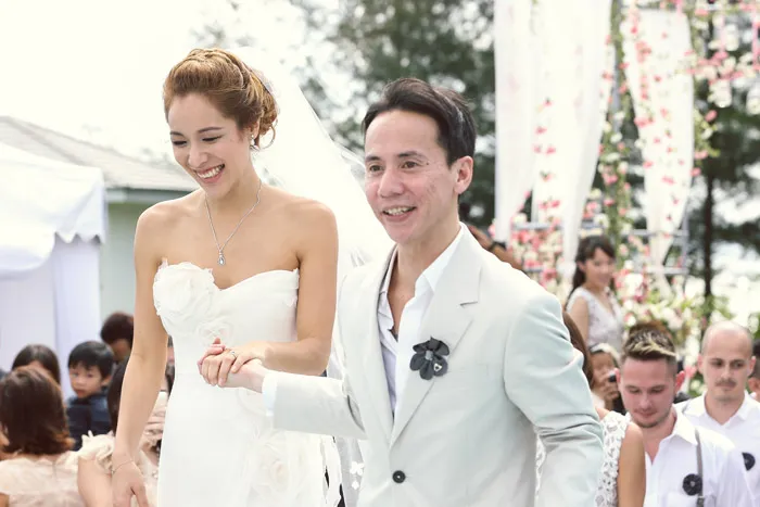 Photo by Hollywood Bridal. theweddingnotebook.com