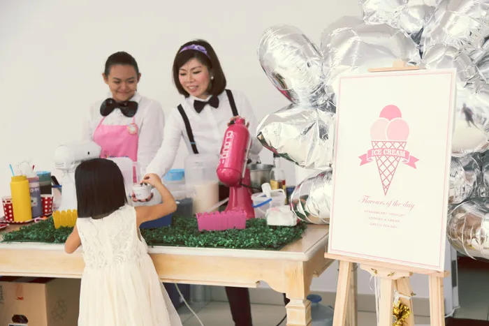 Photo by Hollywood Bridal. theweddingnotebook.com