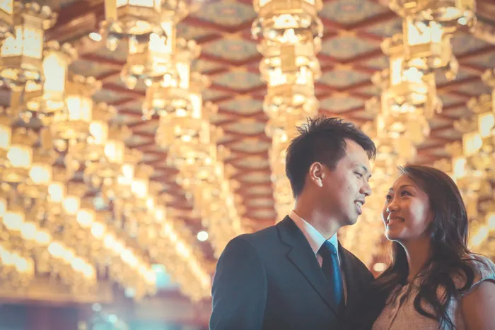 Traditional chinese wedding in Singapore. Photography by One Eye Click. theweddingnotebook.com