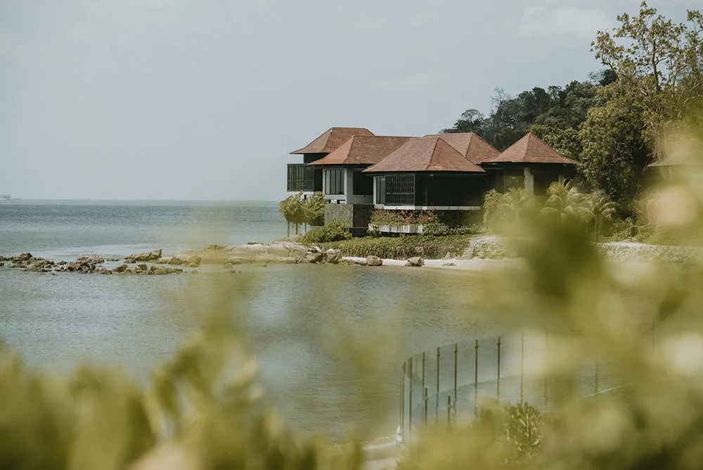 Photo by Trees On The Moon. theweddingnotebook.com