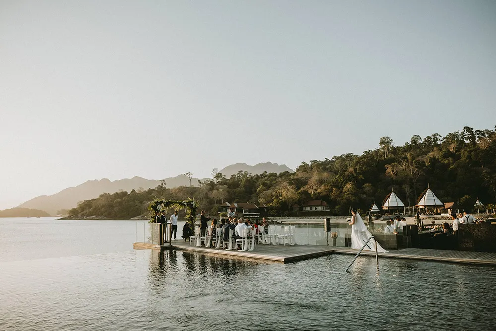 Photo by Trees On The Moon. theweddingnotebook.com