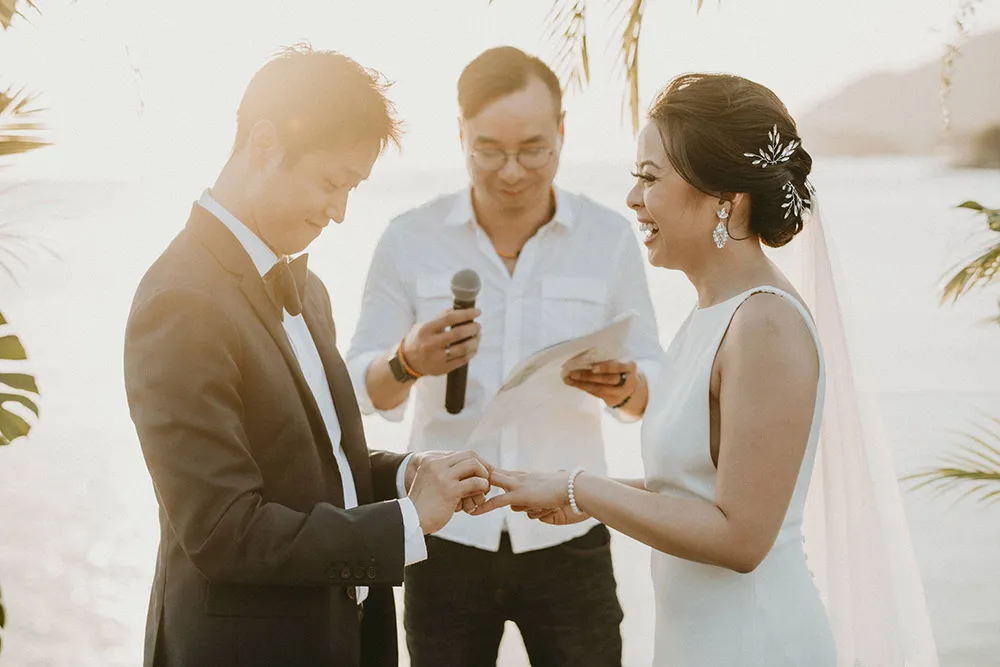 Photo by Trees On The Moon. theweddingnotebook.com