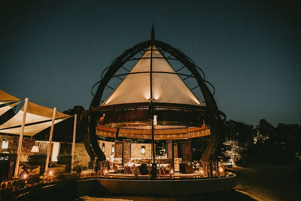 Photo by Trees On The Moon. theweddingnotebook.com