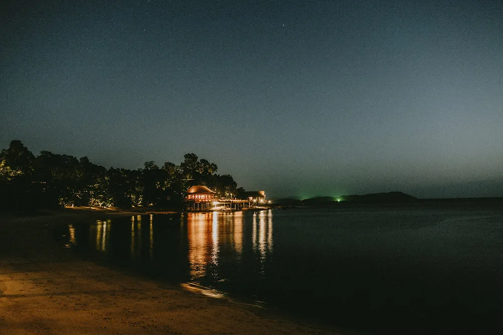 Photo by Trees On The Moon. theweddingnotebook.com