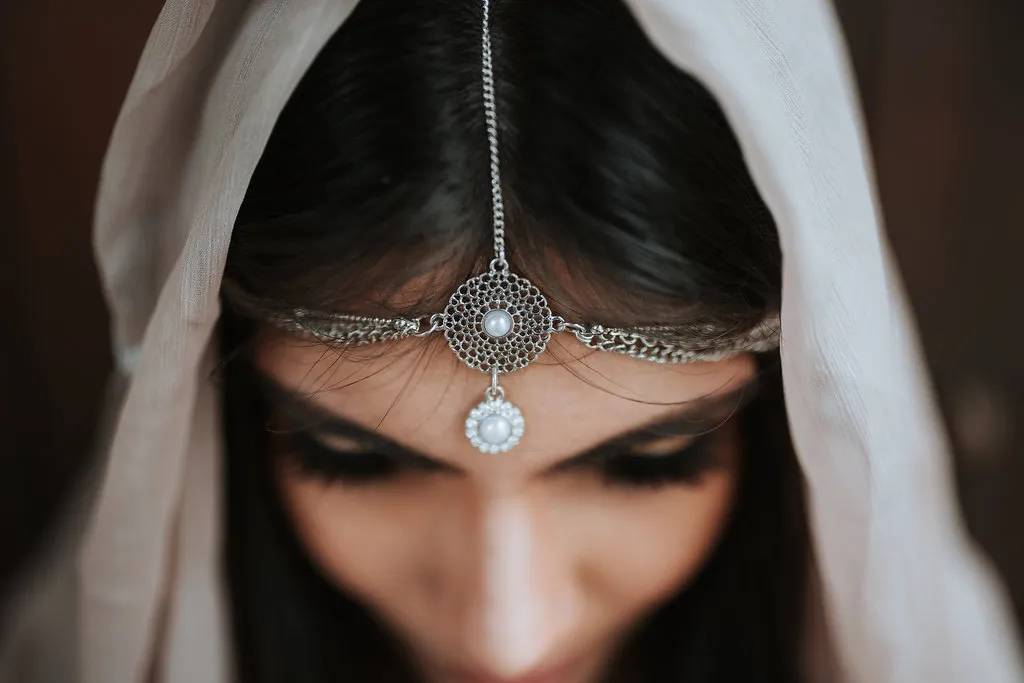 Photo by Jasmine of Munkeat Studio. theweddingnotebook.com