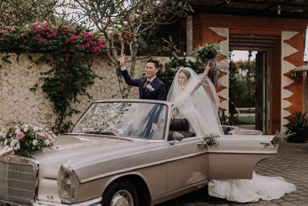 Photo by Fire Wood And Earth. www.theweddingnotebook.com