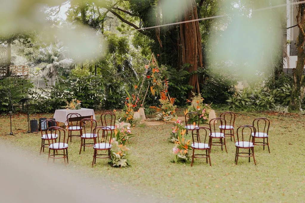 Garden wedding in Singapore. Photo by Present on Pixels. theweddingnotebook.com