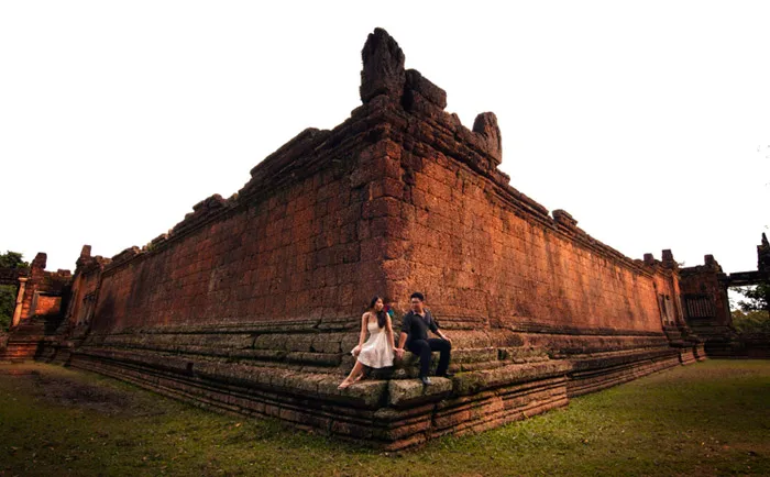 How To Shoot Your Own Bridal Portraits. theweddingnotebook.com