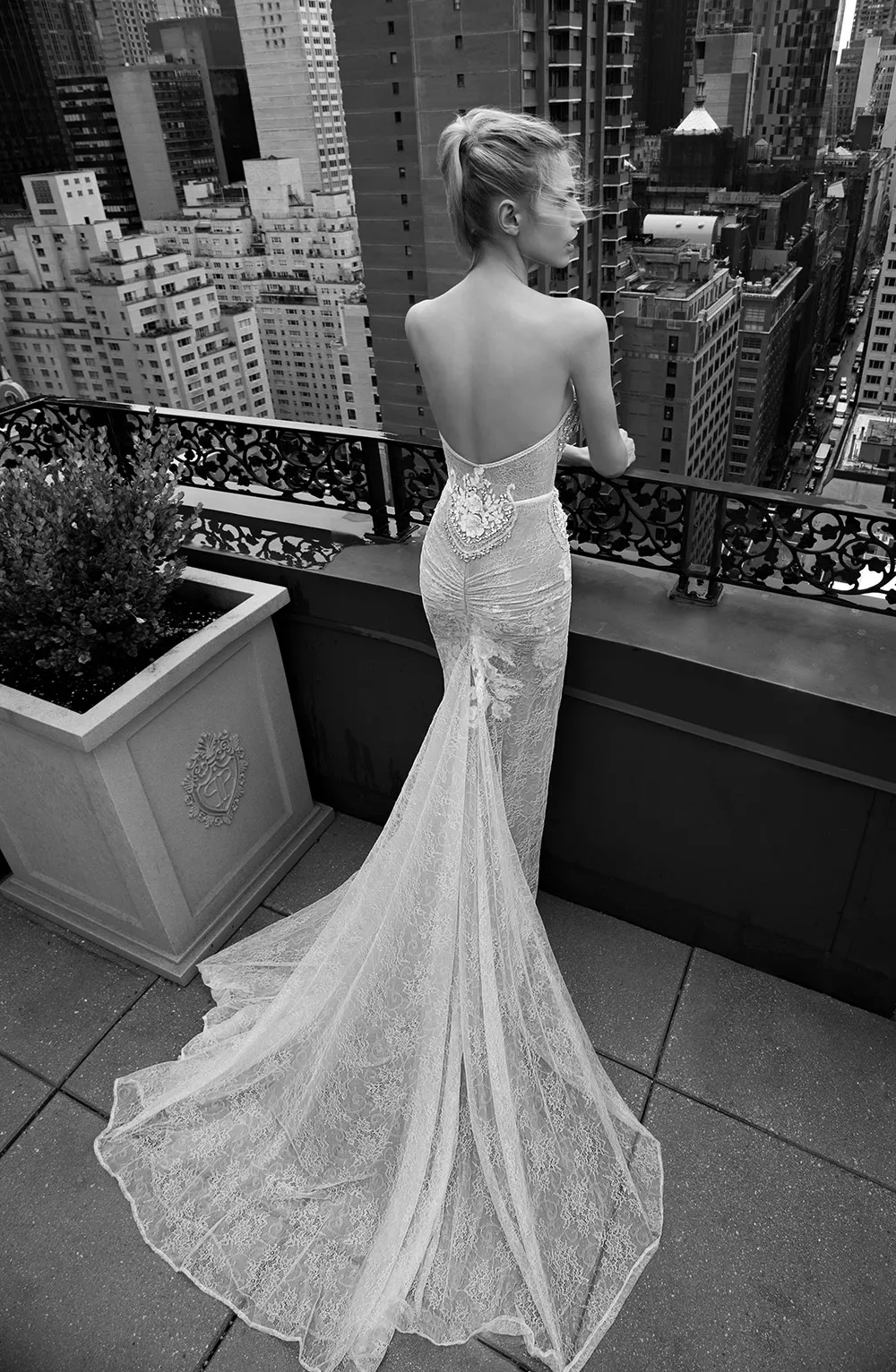 Inbal Dror Fall 2016 Collection. theweddingnotebook.com 