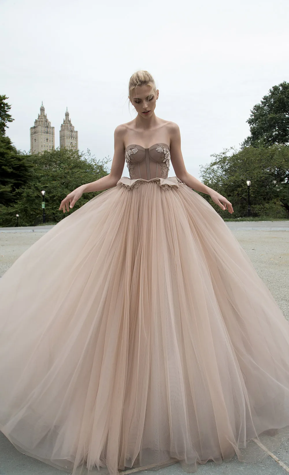Inbal Dror Fall 2016 Collection. theweddingnotebook.com 