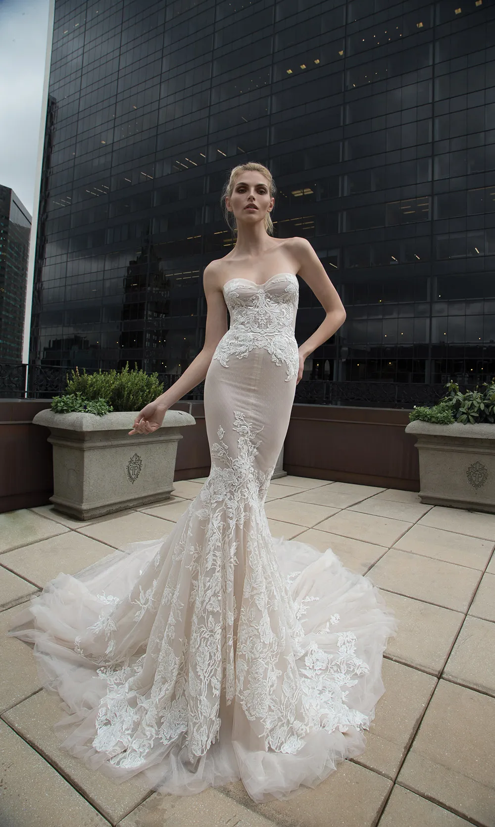 Inbal Dror Fall 2016 Collection. theweddingnotebook.com 