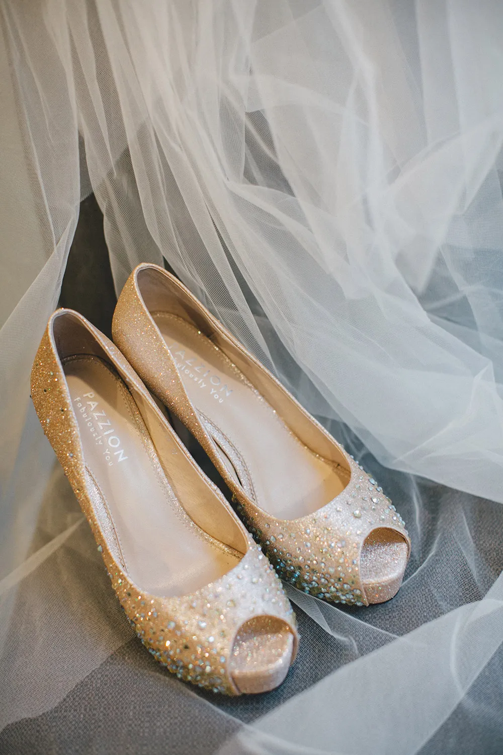 Photo by Memoir Click Studio. theweddingnotebook.com