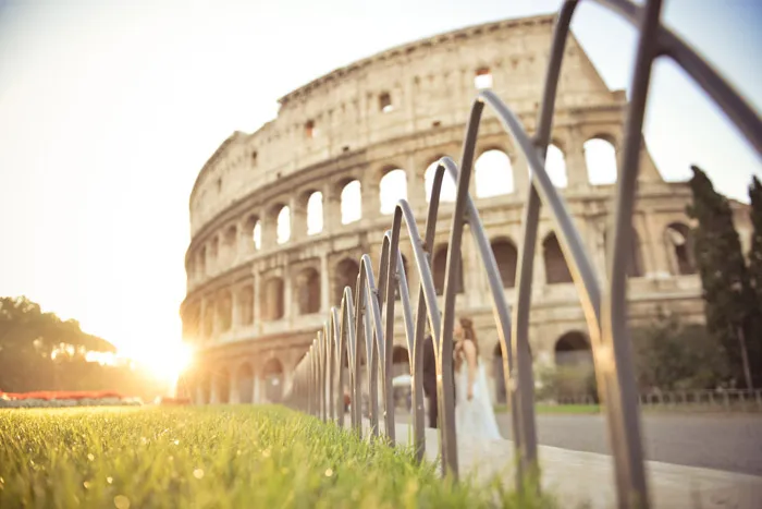Destination bridal portraits in Rome. Andrew Yep Photographie. theweddingnotebook.com