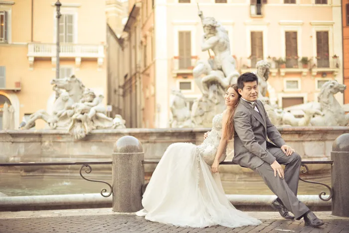Destination bridal portraits in Rome. Andrew Yep Photographie. theweddingnotebook.com