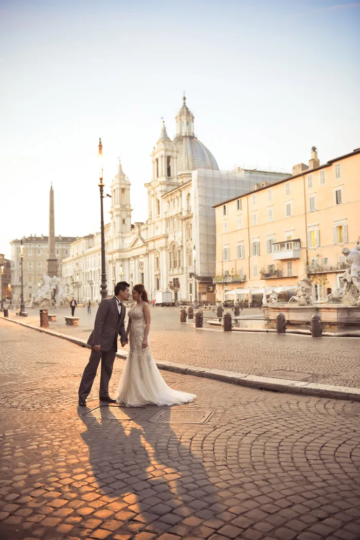 Destination bridal portraits in Rome. Andrew Yep Photographie. theweddingnotebook.com