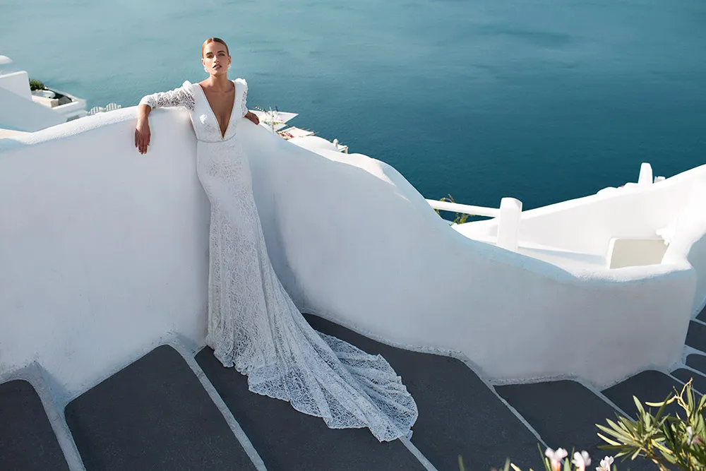 Julie Vino Fall 2016 Bridal Collection. theweddingnotebook.com