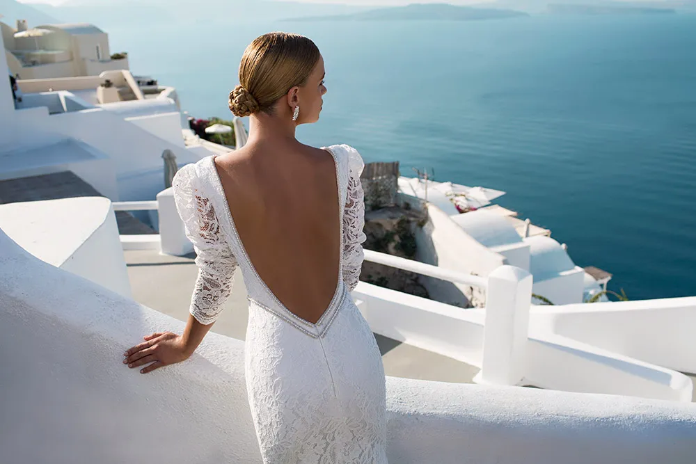 Julie Vino Fall 2016 Bridal Collection. theweddingnotebook.com