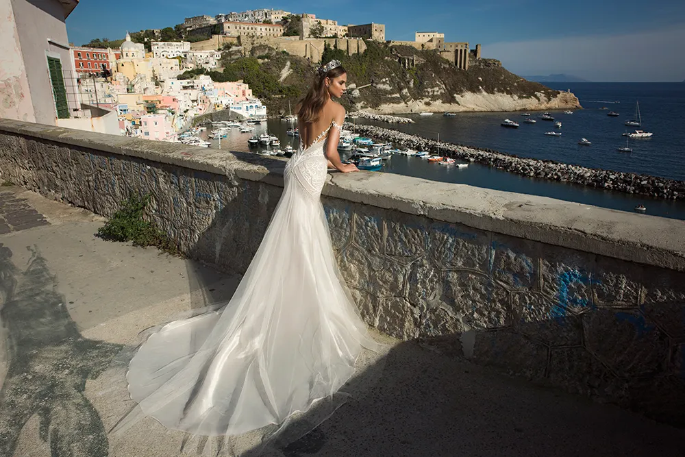 Julie Vino Fall 2017 Collection. theweddingnotebook.com