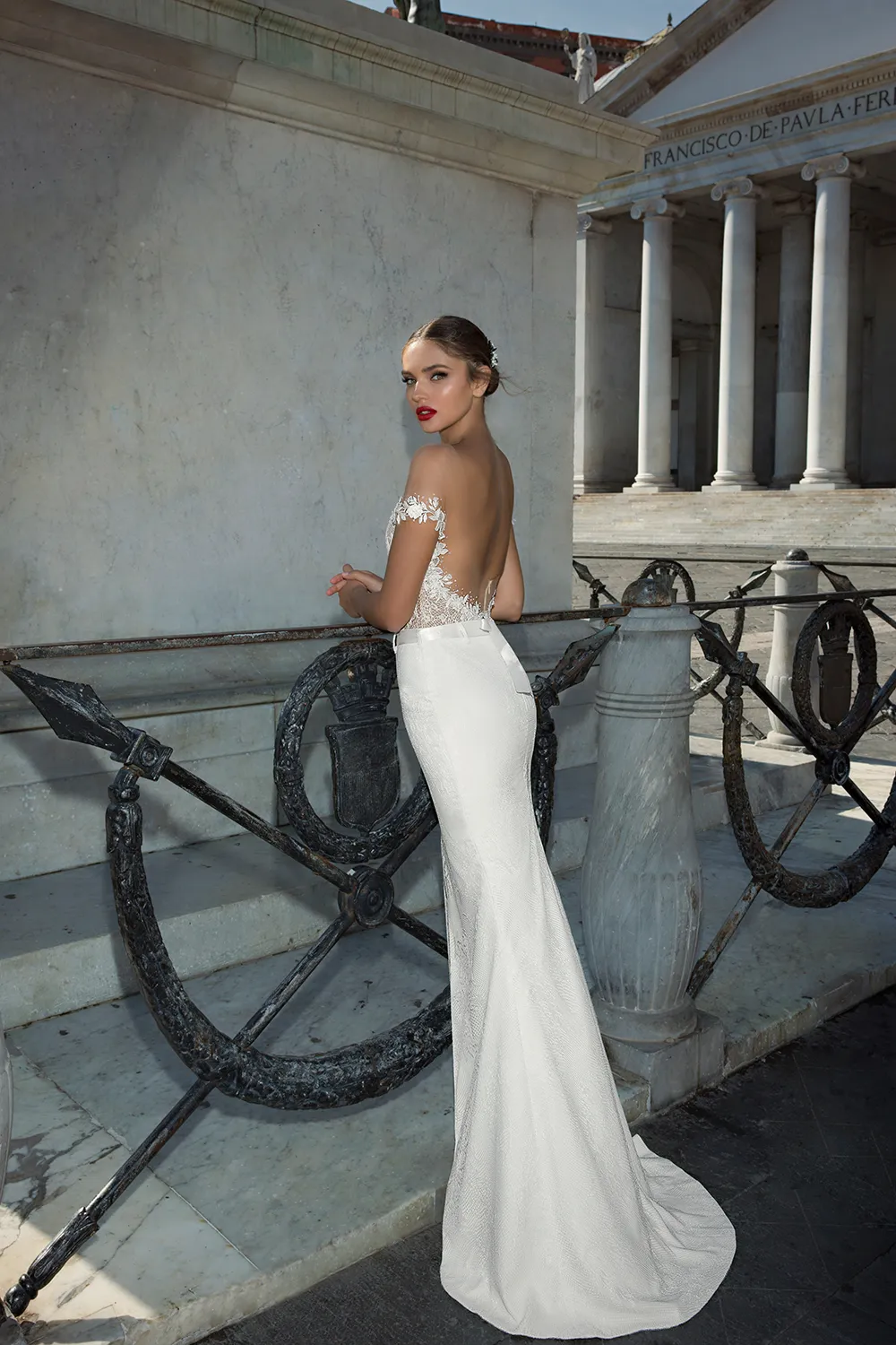 Julie Vino Fall 2017 Collection. theweddingnotebook.com