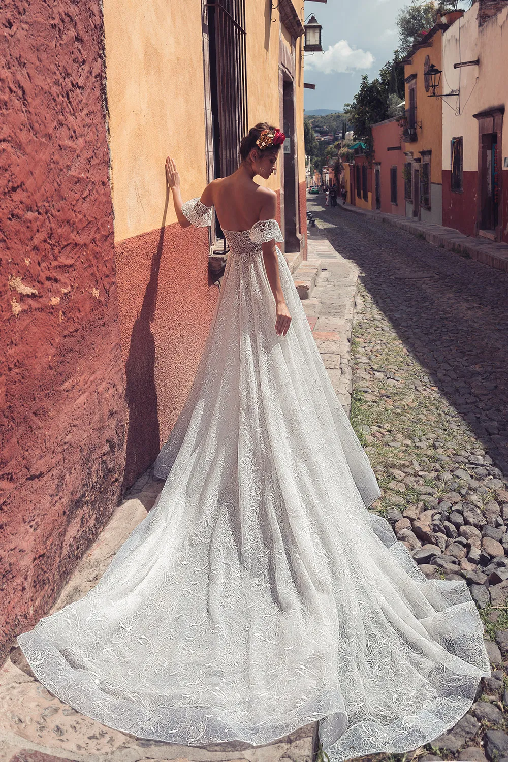 Julie Vino 2019 Bridal Collection. theweddingnotebook.com