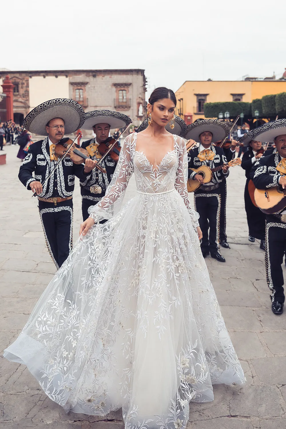 Julie Vino 2019 Bridal Collection. theweddingnotebook.com