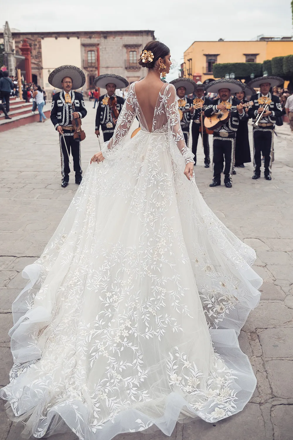 Julie Vino 2019 Bridal Collection. theweddingnotebook.com