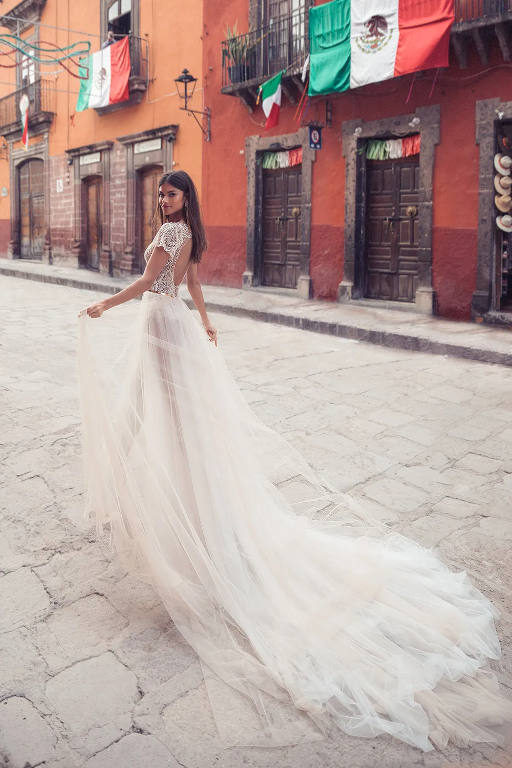 Julie Vino 2019 Bridal Collection. theweddingnotebook.com