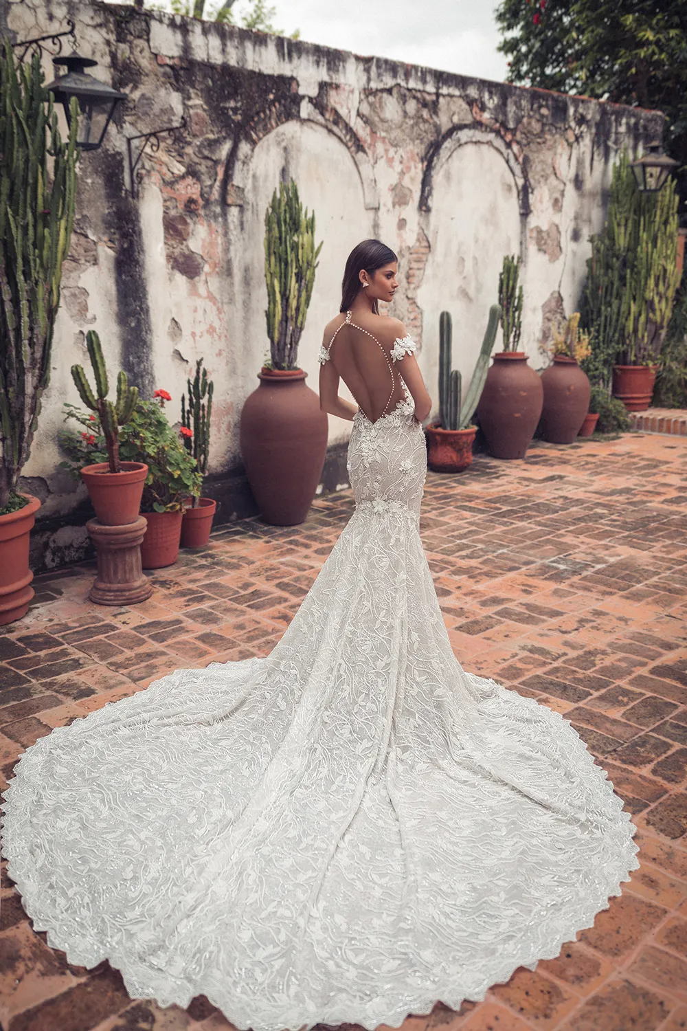 Julie Vino 2019 Bridal Collection. theweddingnotebook.com