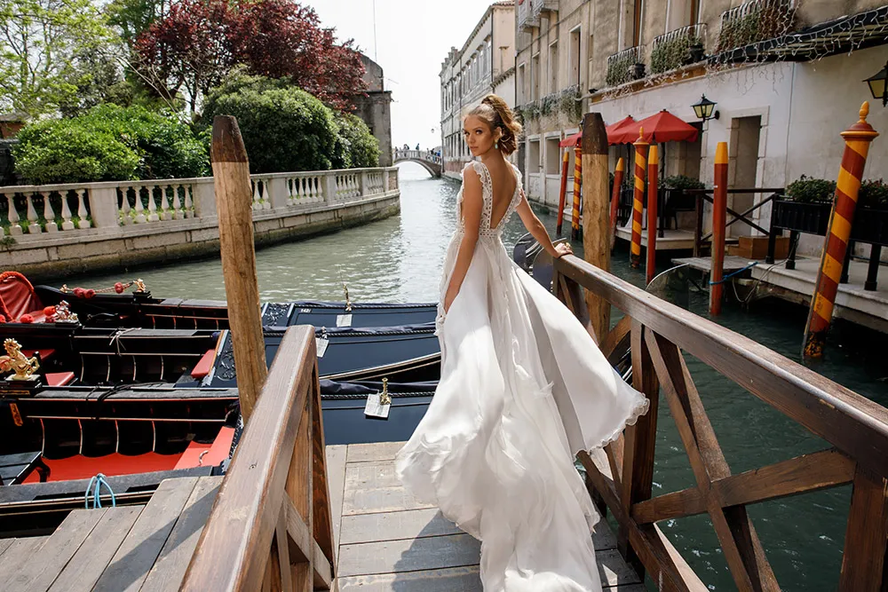 Julie Vino Spring 2018 Bridal Collection. theweddingnotebook.com