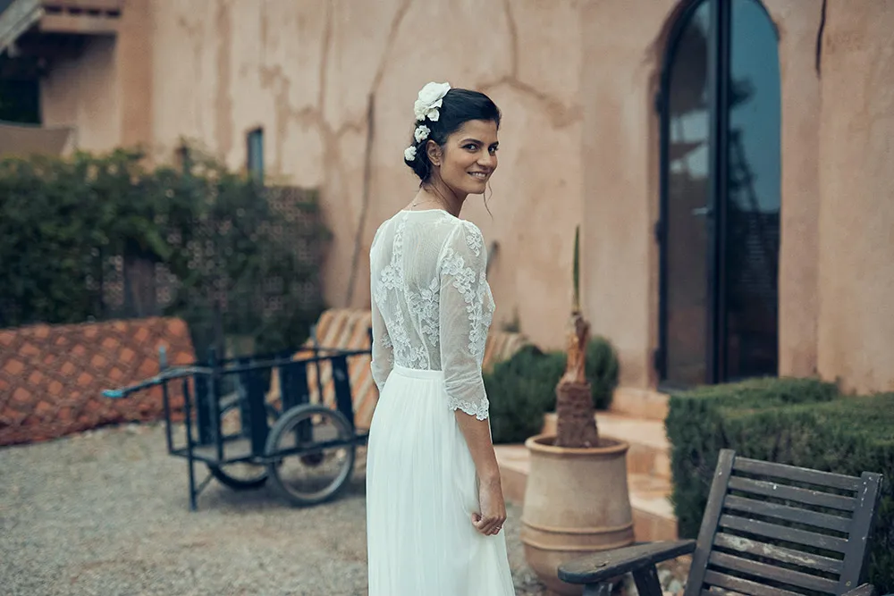 Alesia dress - Laure de Sagazan 2019 Bridal Collection. theweddingnotebook.com