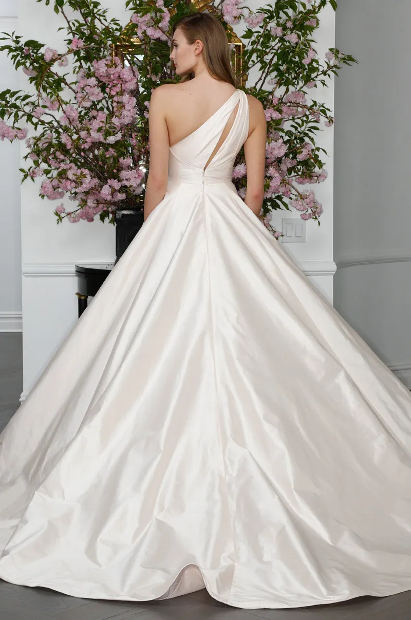 LEGENDS Romona Keveza Spring 2016 Bridal Collection. theweddingnotebook.com