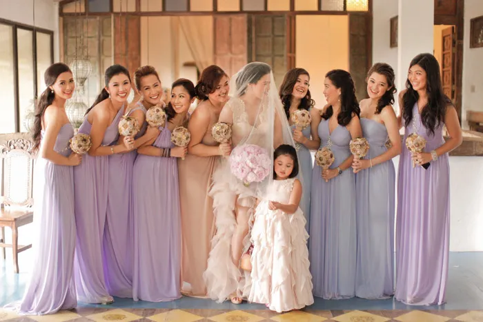 Bridesmaids looking stunning in tones of lilac and lavender. Photography by MangoRed. theweddingnotebook.com