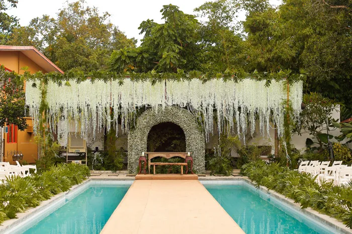 Gorgeous wedding ceremony setup. Photography by MangoRed. theweddingnotebook.com