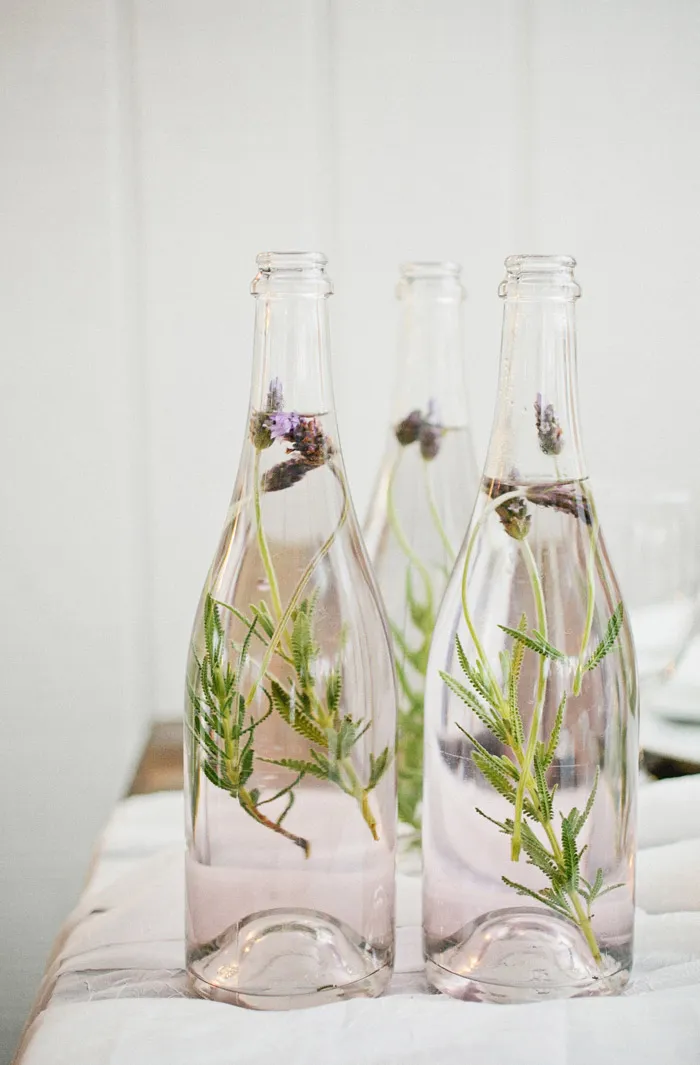 Photo by Kristyn Hogan. Styling by Cedarwood Weddings. theweddingnotebook.com