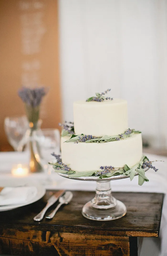 Photo by Kristyn Hogan. Styling by Cedarwood Weddings. theweddingnotebook.com