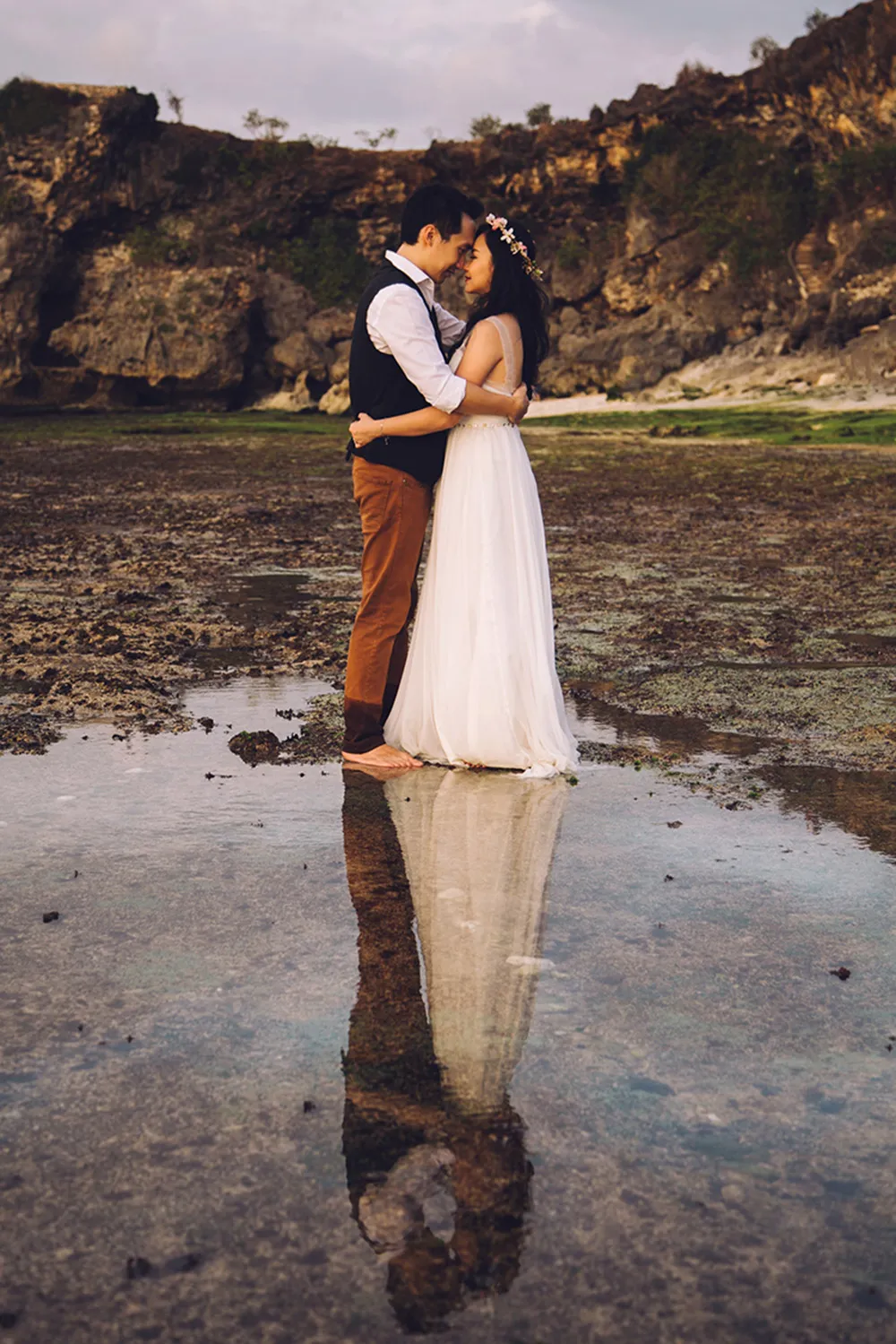 Photo by Fire, Wood &amp; Earth. theweddingnotebook.com