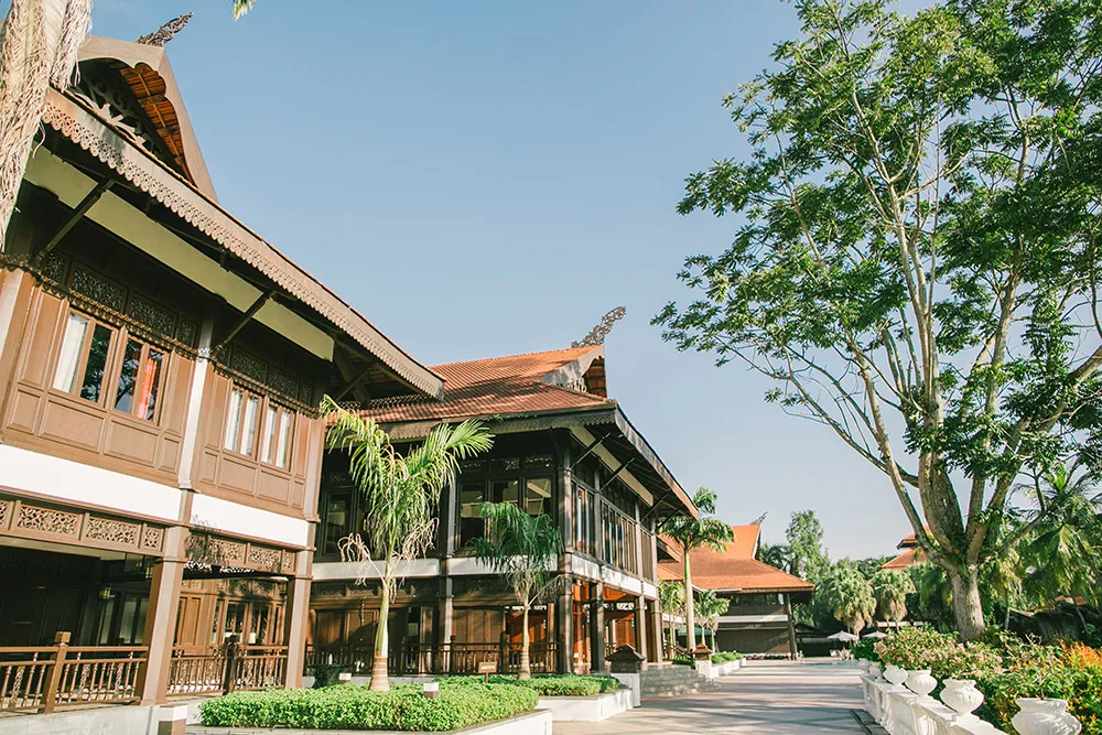 Photo by Louis Han Photography. theweddingnotebook.com