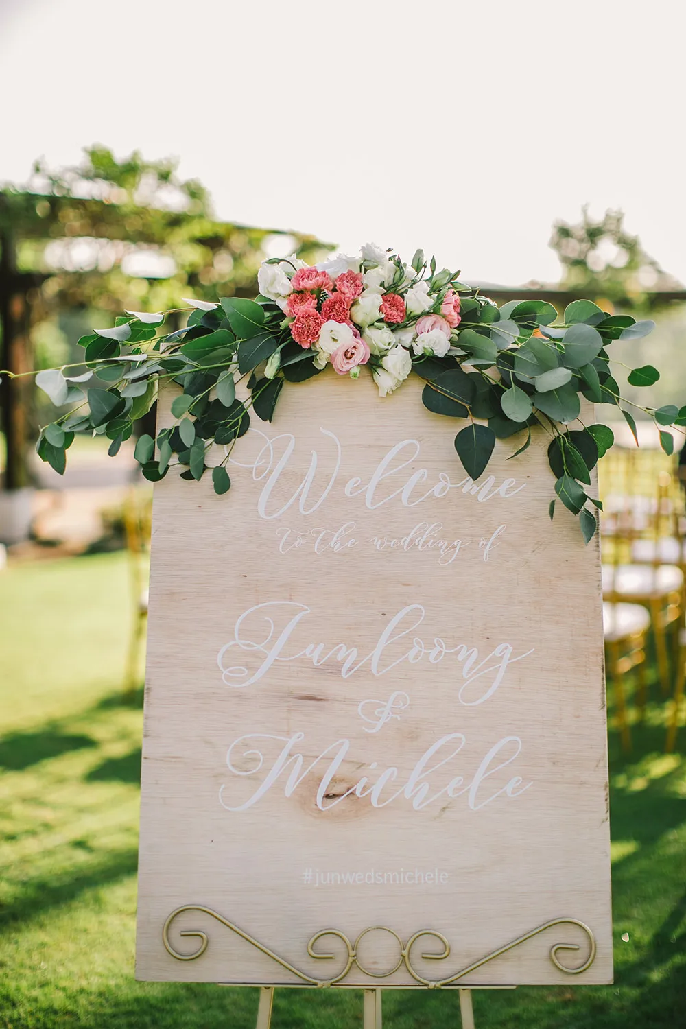 Wedding sign. Photo by Louis Han Photography. theweddingnotebook.com