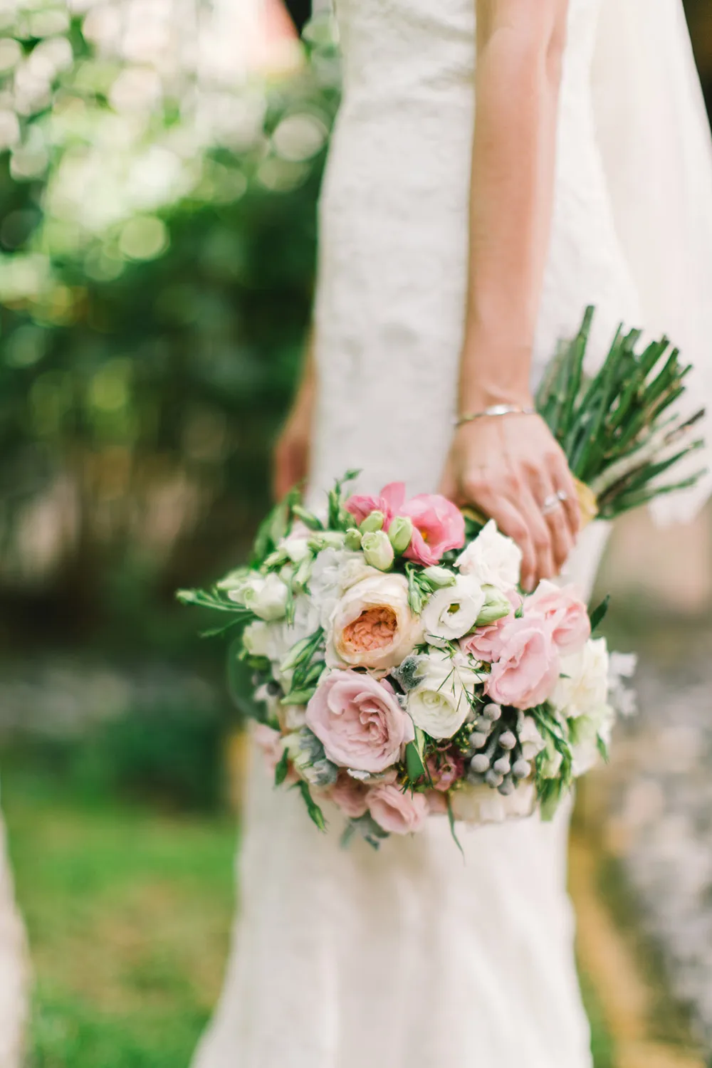 Bridal bouquet. Photo by Louis Han Photography. theweddingnotebook.com