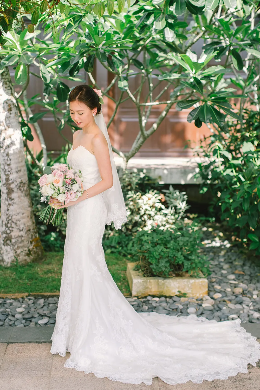 Photo by Louis Han Photography. theweddingnotebook.com