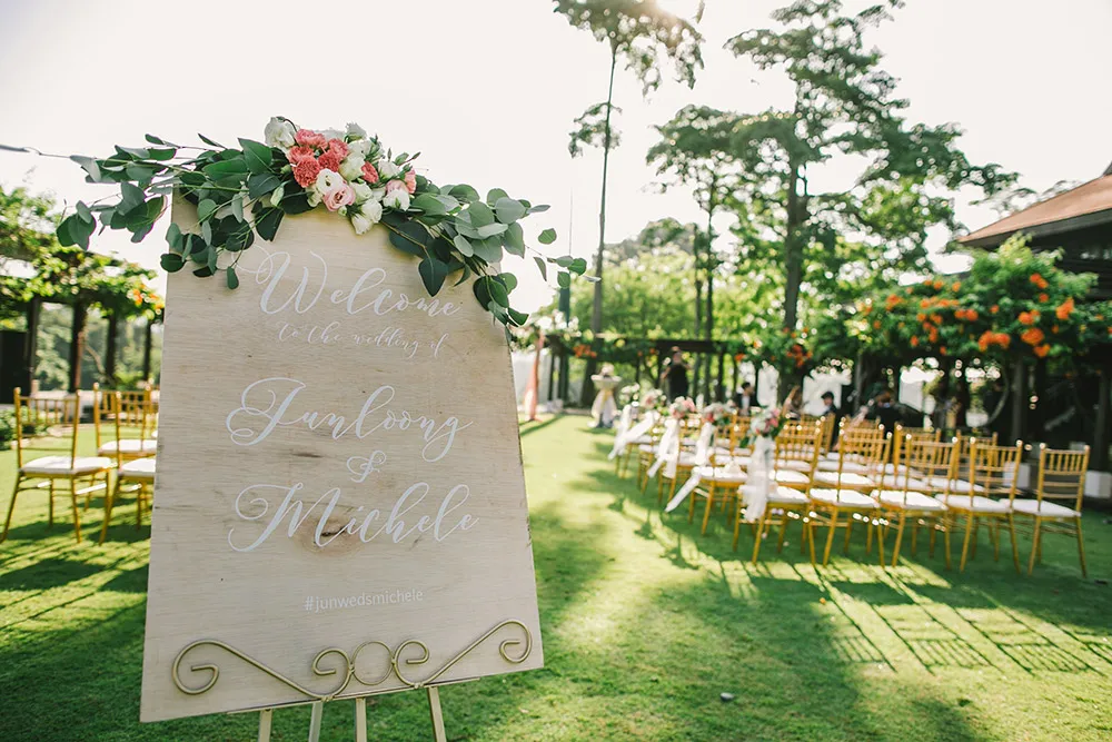 Photo by Louis Han Photography. theweddingnotebook.com