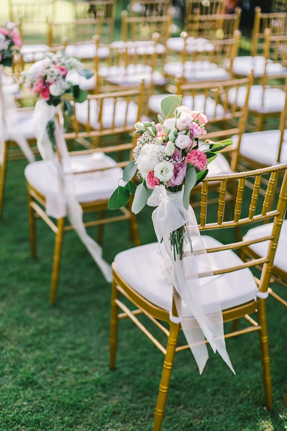 Photo by Louis Han Photography. theweddingnotebook.com