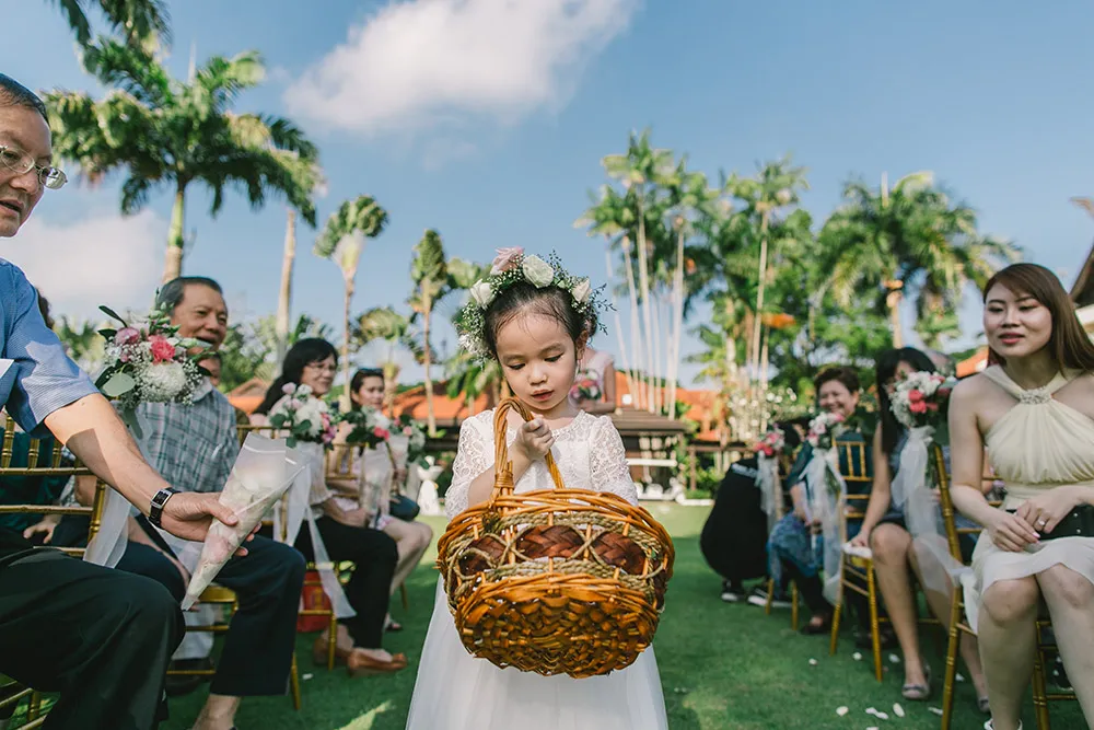 Photo by Louis Han Photography. theweddingnotebook.com