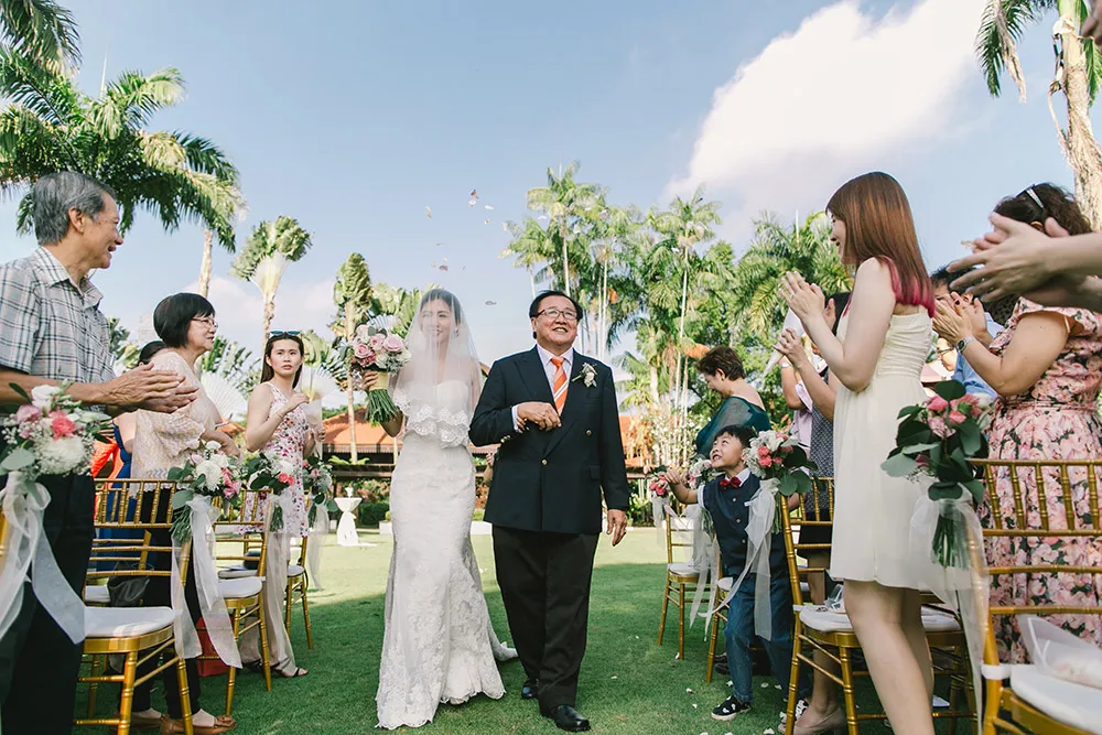 Photo by Louis Han Photography. theweddingnotebook.com