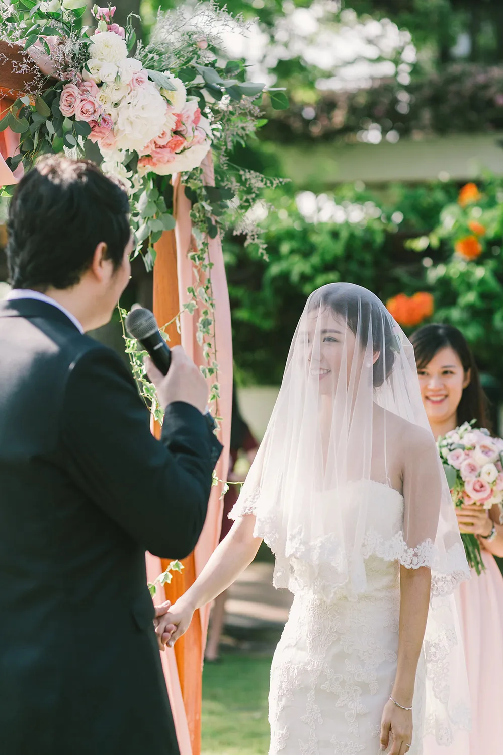 Photo by Louis Han Photography. theweddingnotebook.com