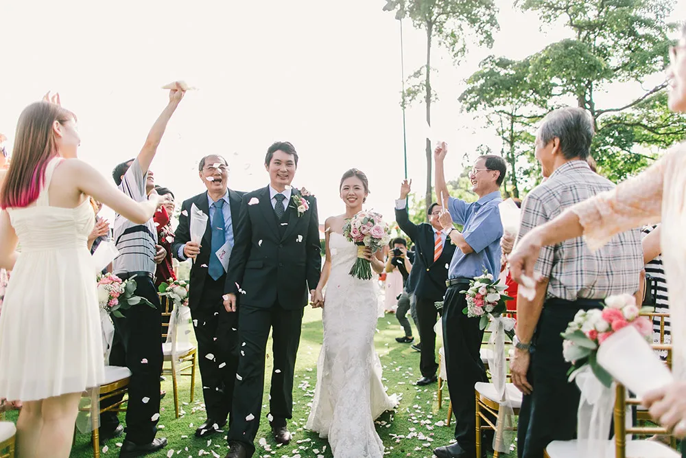 Photo by Louis Han Photography. theweddingnotebook.com