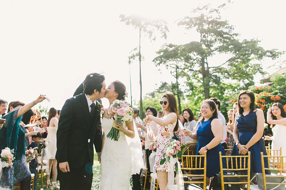 Photo by Louis Han Photography. theweddingnotebook.com