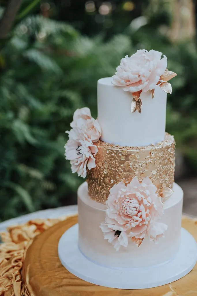 Photo by Munkeat Photography. theweddingnotebook.com