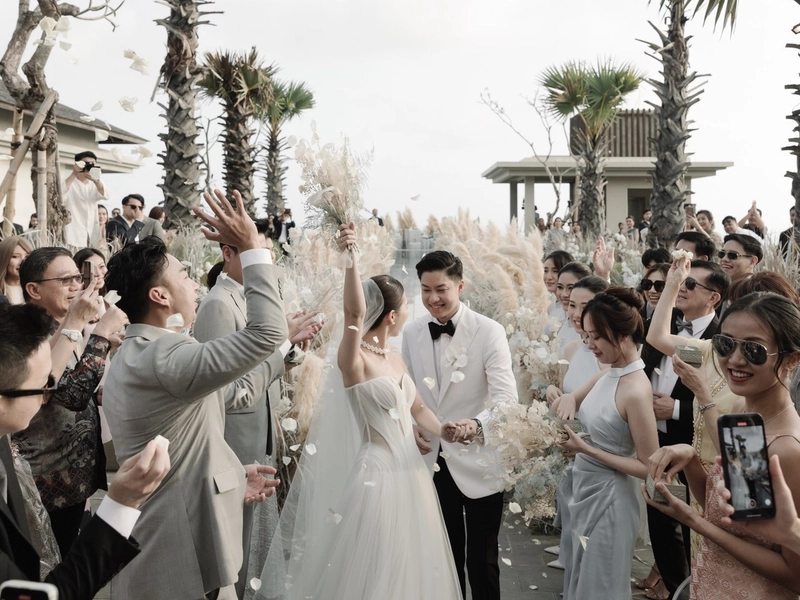 Maximalism Chic Off-White Wedding at Six Senses Uluwatu, Bali